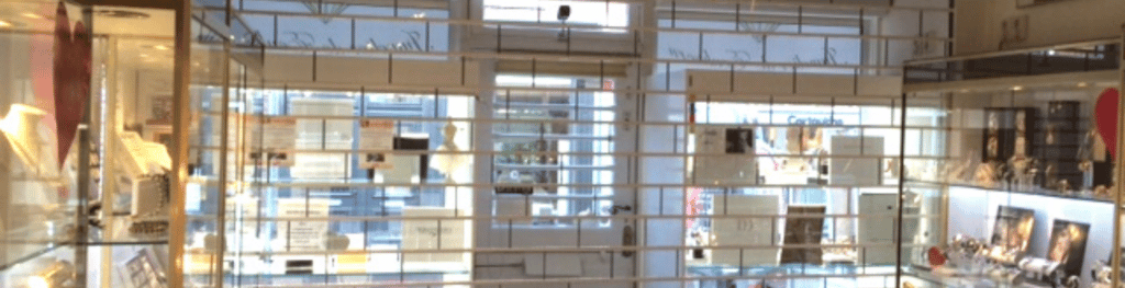 Burglar-resistant, transparent roller shutter at Juwelier de Eenhoorn in Schoonhoven
